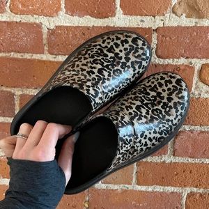 Oofos Brand New Cheetah Print Clogs.